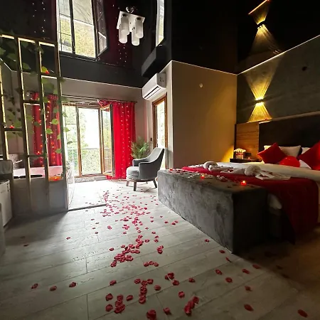 Pugari Hotel *